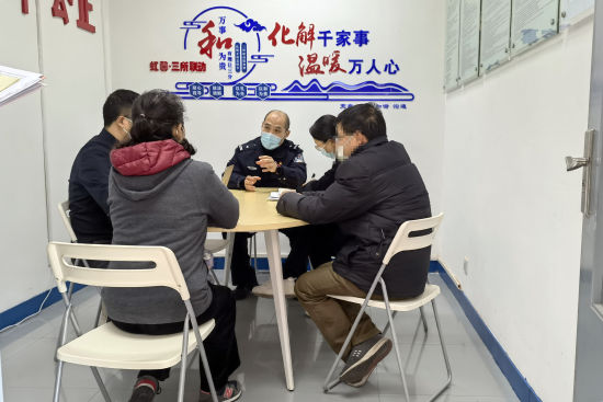 把矛盾纠纷带进“虹馨”让“法在身边”深入人心