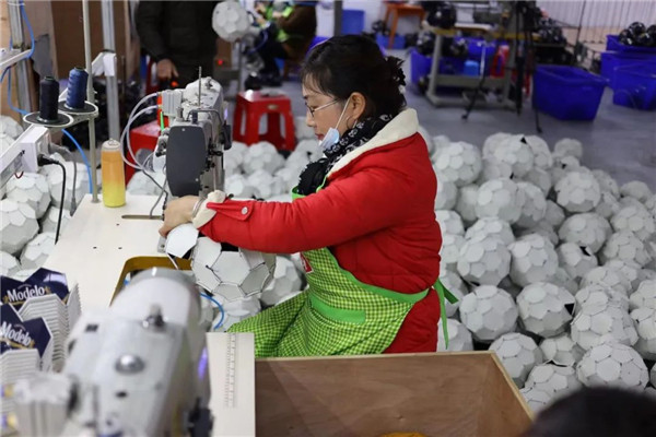 就业不出门、产品出国门松滋足球踢进“世界杯”