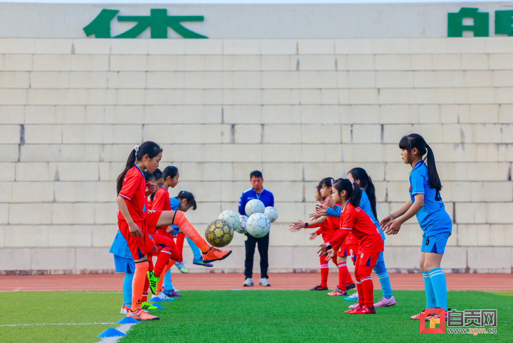 待放！自贡足球小花