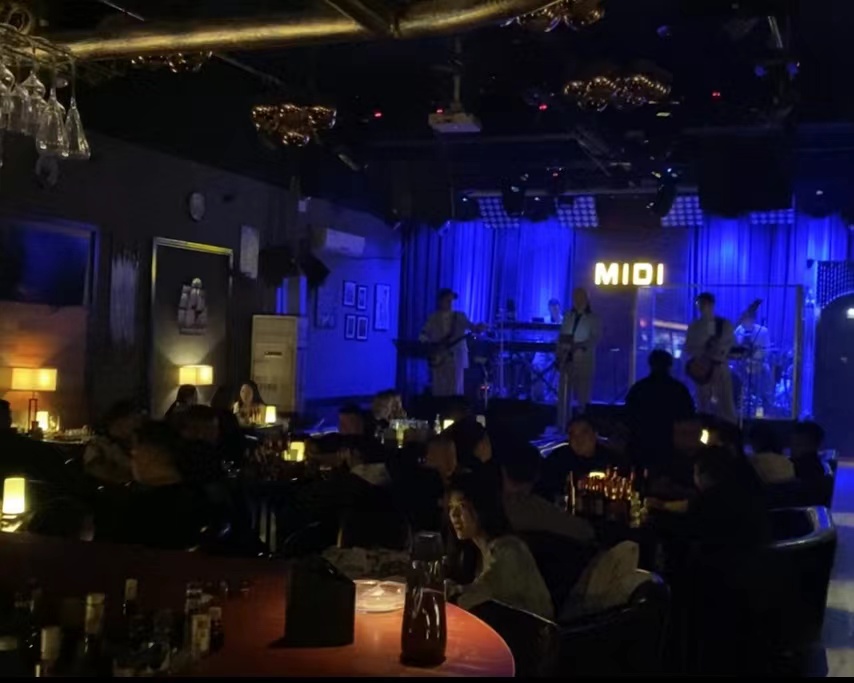 郑在抗疫｜酒吧、餐吧疫情防控做得怎么样？记者夜探农科路酒吧一条街