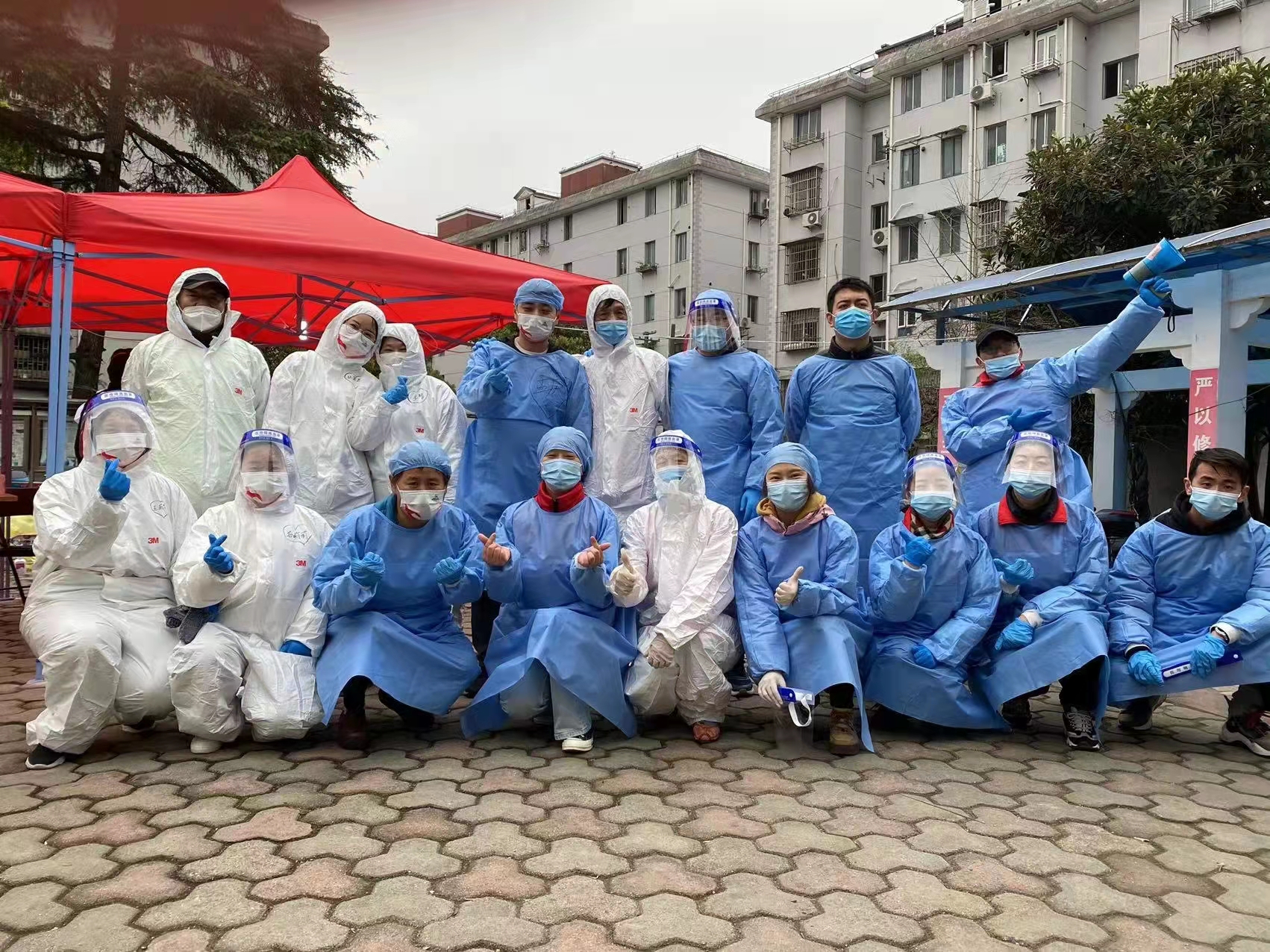 这群红马甲“叫得应”！房屋中介变身“免费跑腿”