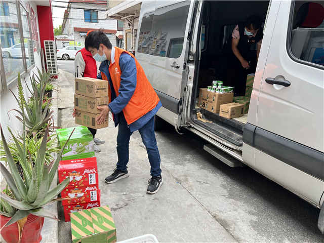 青春守“沪”丨转运员、团长、代购员，95后团员的“72变”