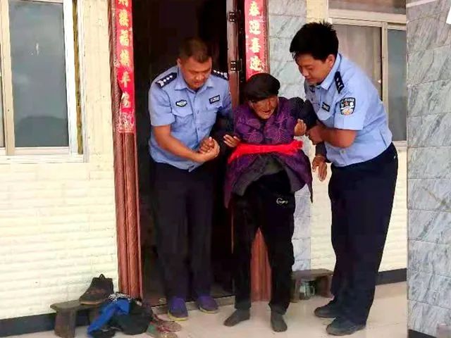 向烈日高温中坚守岗位的辅警致敬,致敬奋战在一线的辅警