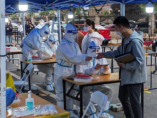 感动！社区阿姨朋友圈发小作文夸赞麦田房产