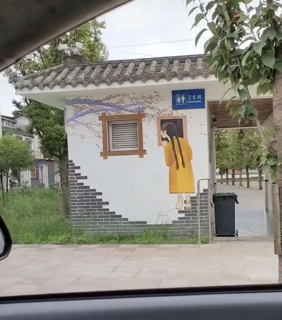 教辅书用“日军背老太”配图引争议，出版社回应|新闻早餐2022.6.1星期三