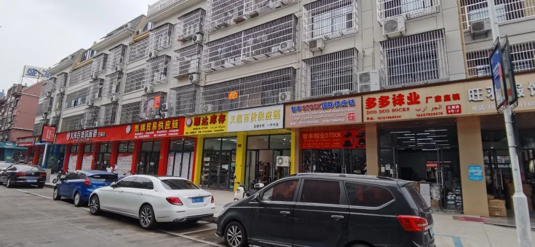 原价300的t恤40元,原价300多的耳环