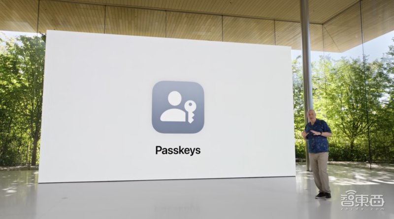 刚刚，苹果M2芯片炸场！iPhone兼职电脑摄像头，系统全家桶“史诗更新”