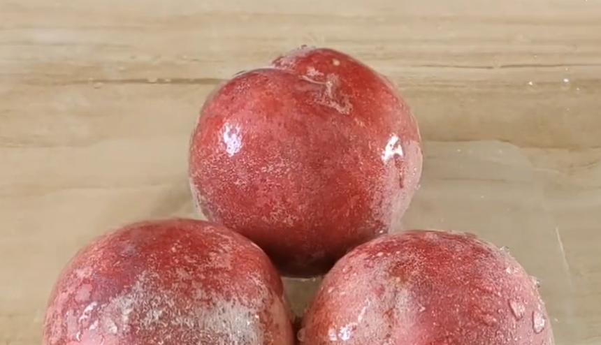 买桃子怎么样选才能让桃子不裂口,买桃子需要注意哪些