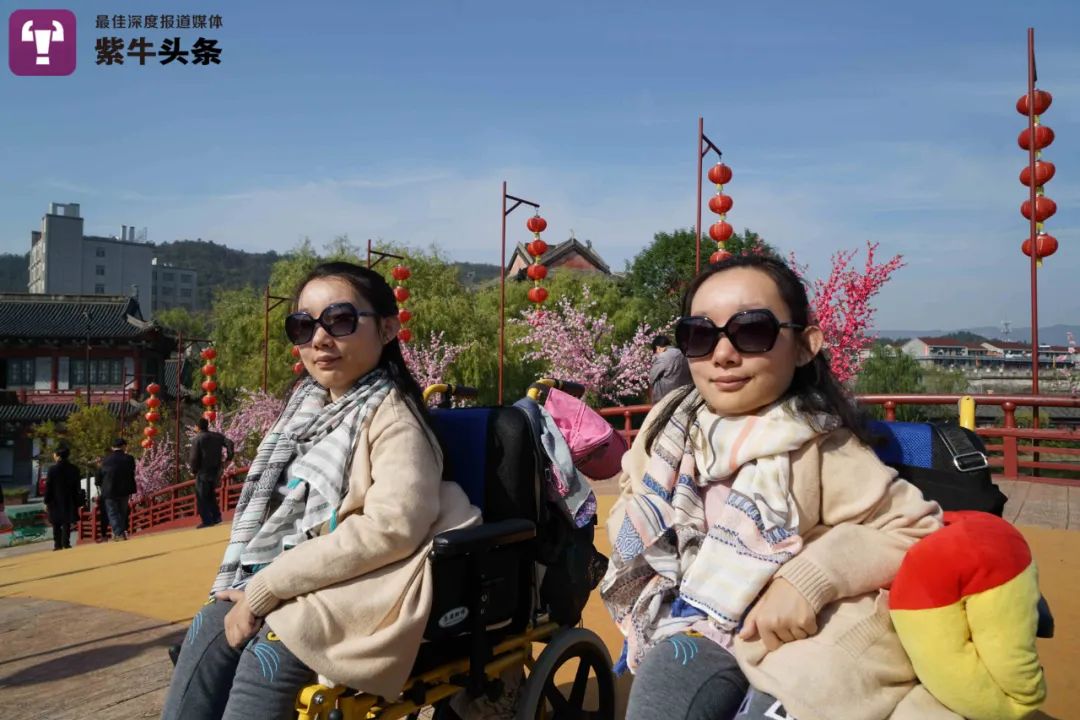 95后双胞胎渐冻症姐妹做翻译写小说：求知的快乐“冻”不住