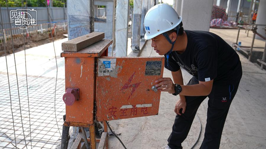 见摄自贸港｜海口江东新区项目专员“接单”为企业“跑腿”