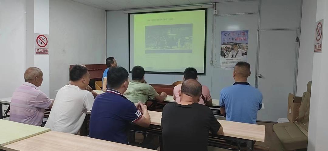 大客车发生车祸如何自救,高速公路上车辆发生故障正确做法