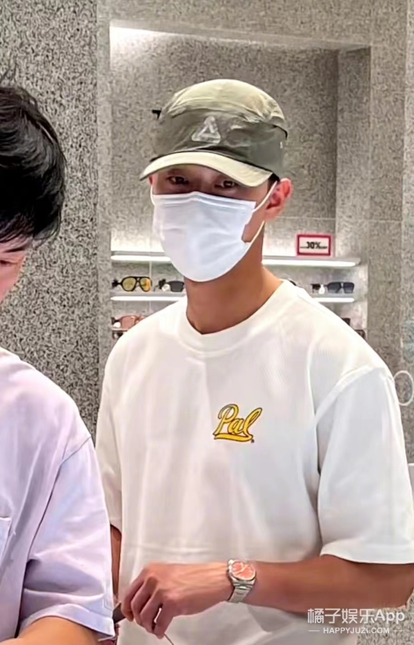 橘子晚报/偶遇朴叙俊和美女逛街；马斯克父亲与继女生二胎；