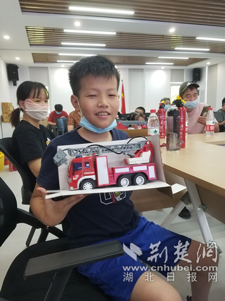 消防队的欢乐时光消防安全演练,消防员花式集体训练