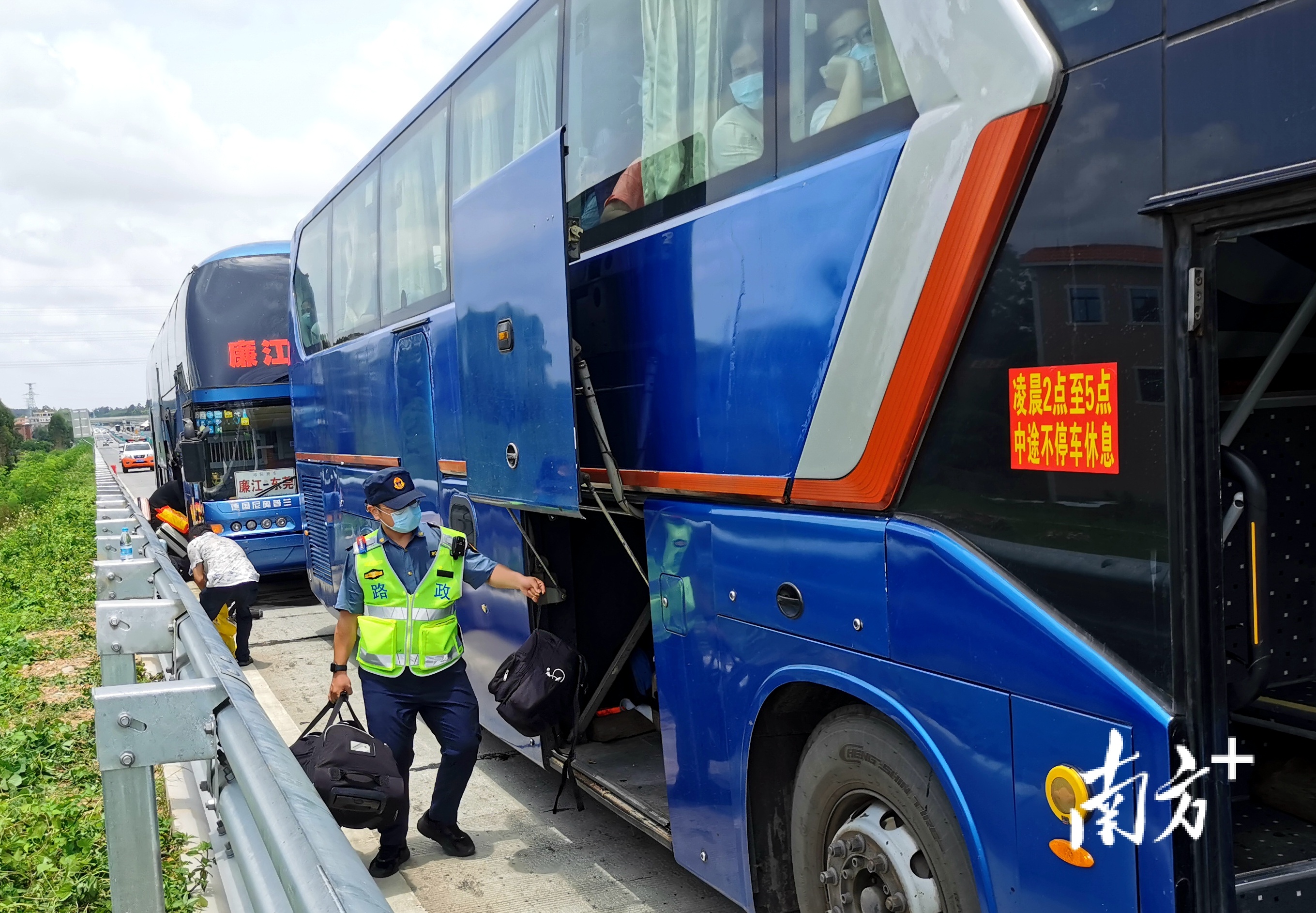 湛茂高速自燃,普光高速货车自燃