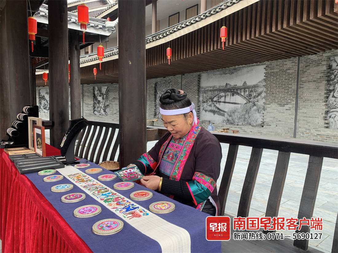 广西定情之物绣球,绣球是壮族青年的定情信物