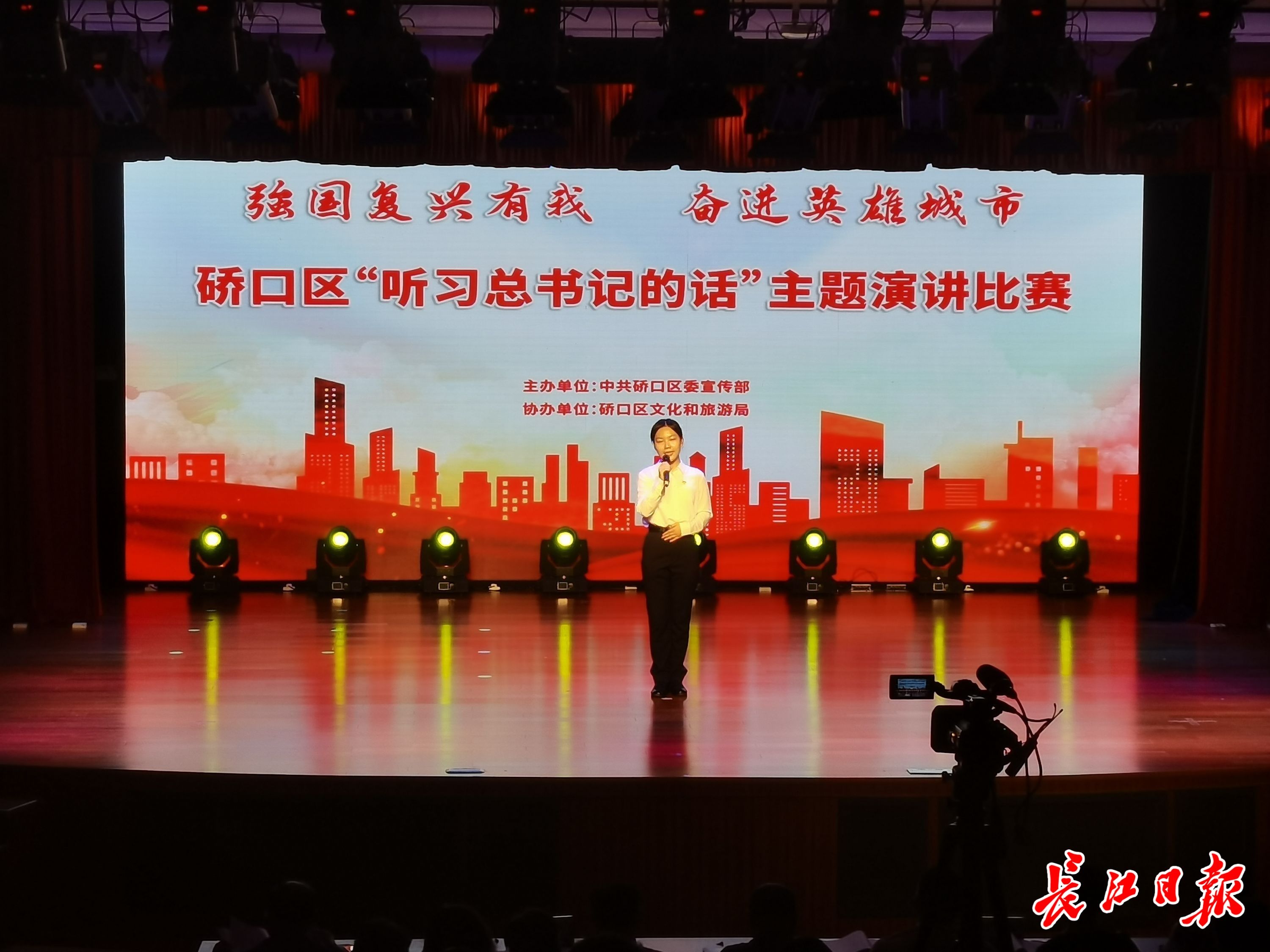 一个援疆一个留汉，双胞胎姐妹共逐教育梦