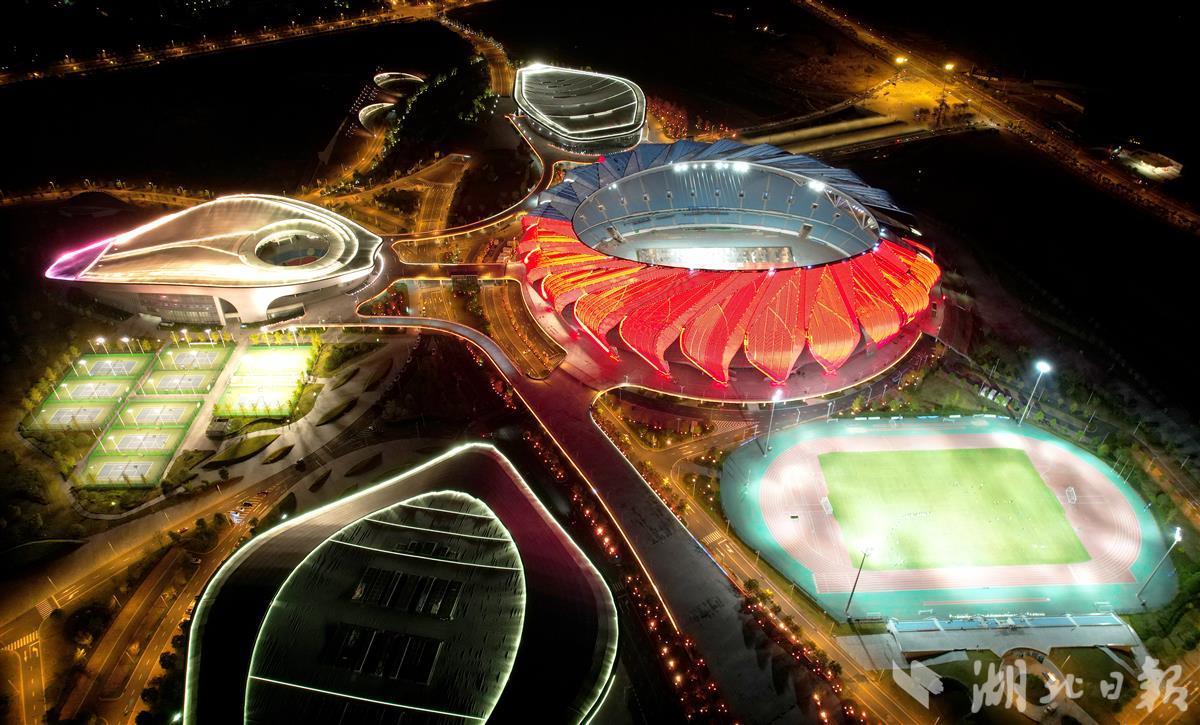 宜昌奥体中心晚上开灯光吗,美丽的宜昌奥体中心