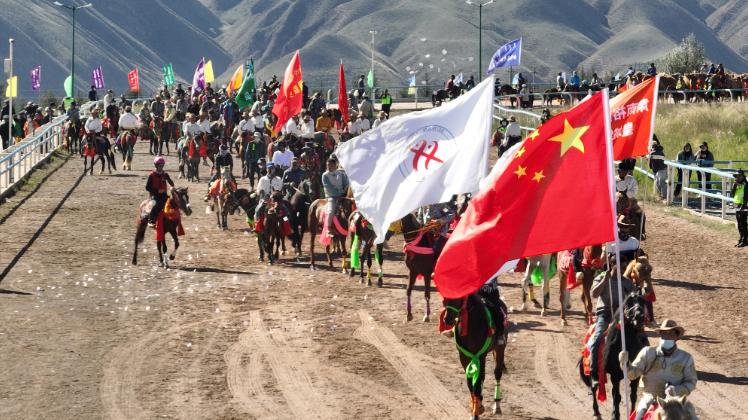 甘肃张掖肃南裕固族自治县赛马会开赛