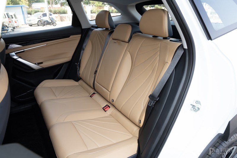 吉利博越l混动版沉浸式体验,吉利博越l2022款豪华版车身尺寸