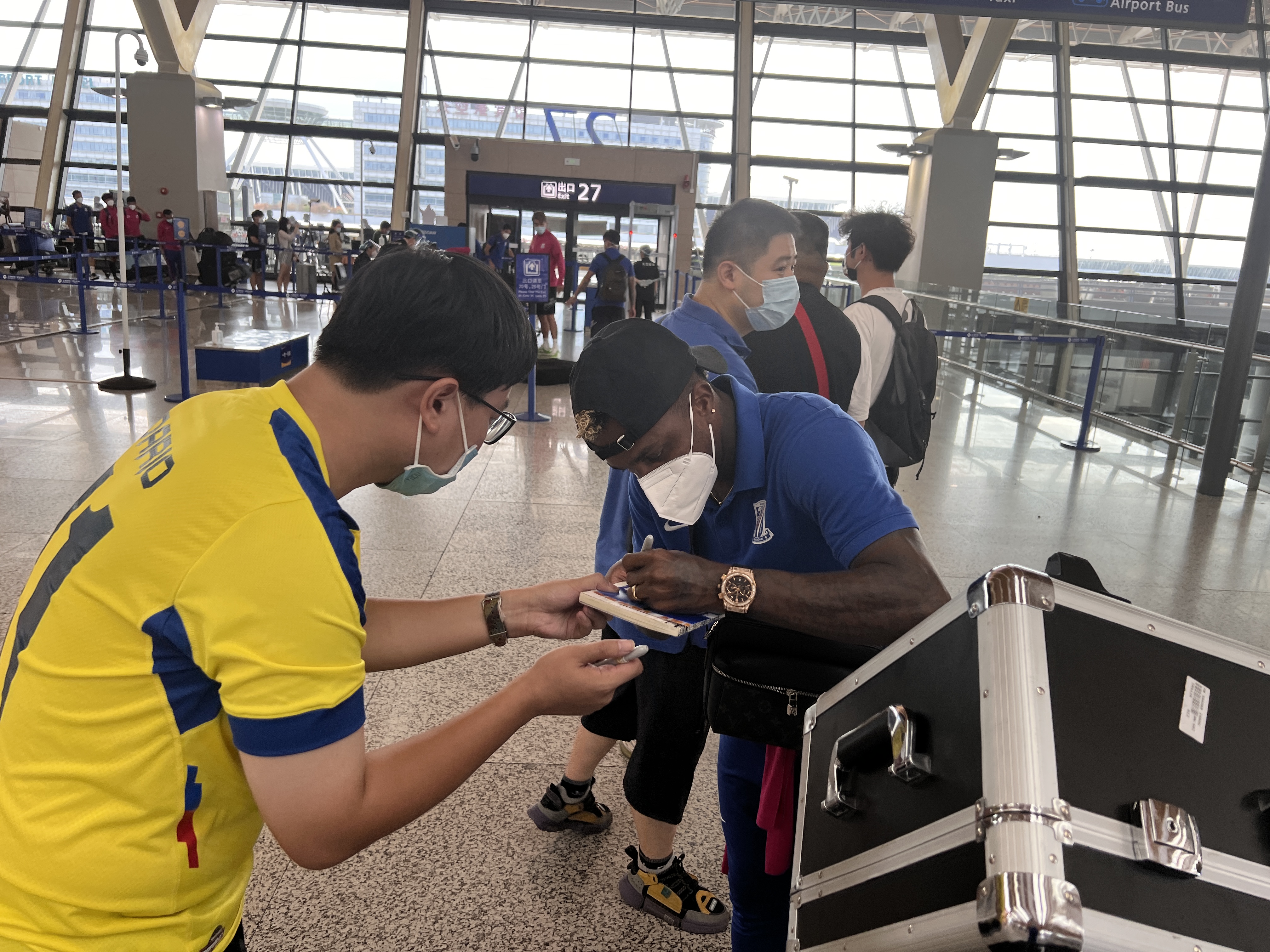 申花奔赴大连恢复“三点一线”，巴索戈等伤员全部出征