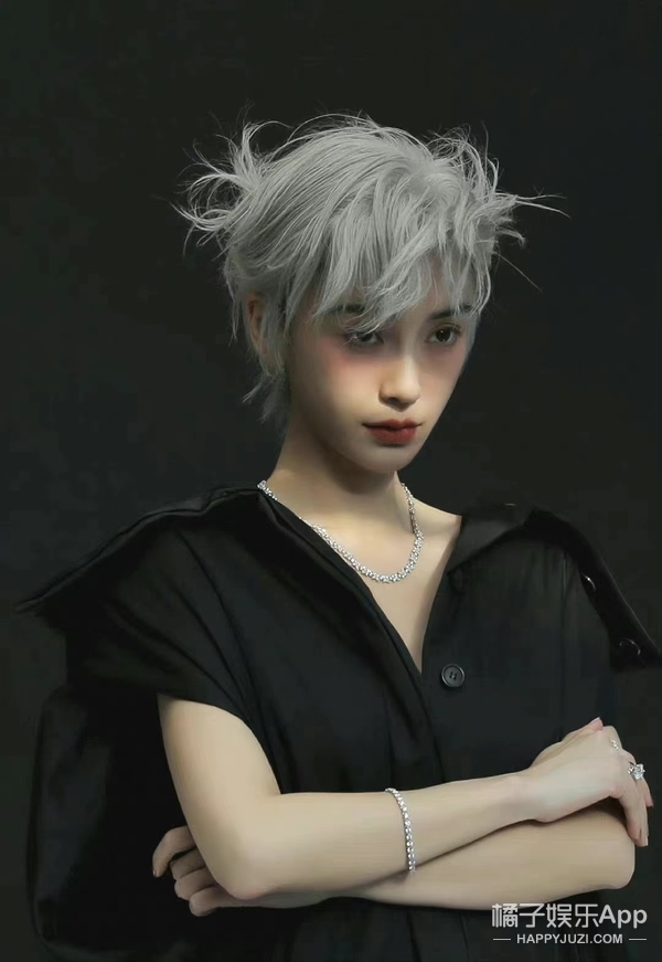 陈都灵短发证件照,陈都灵杨颖合照