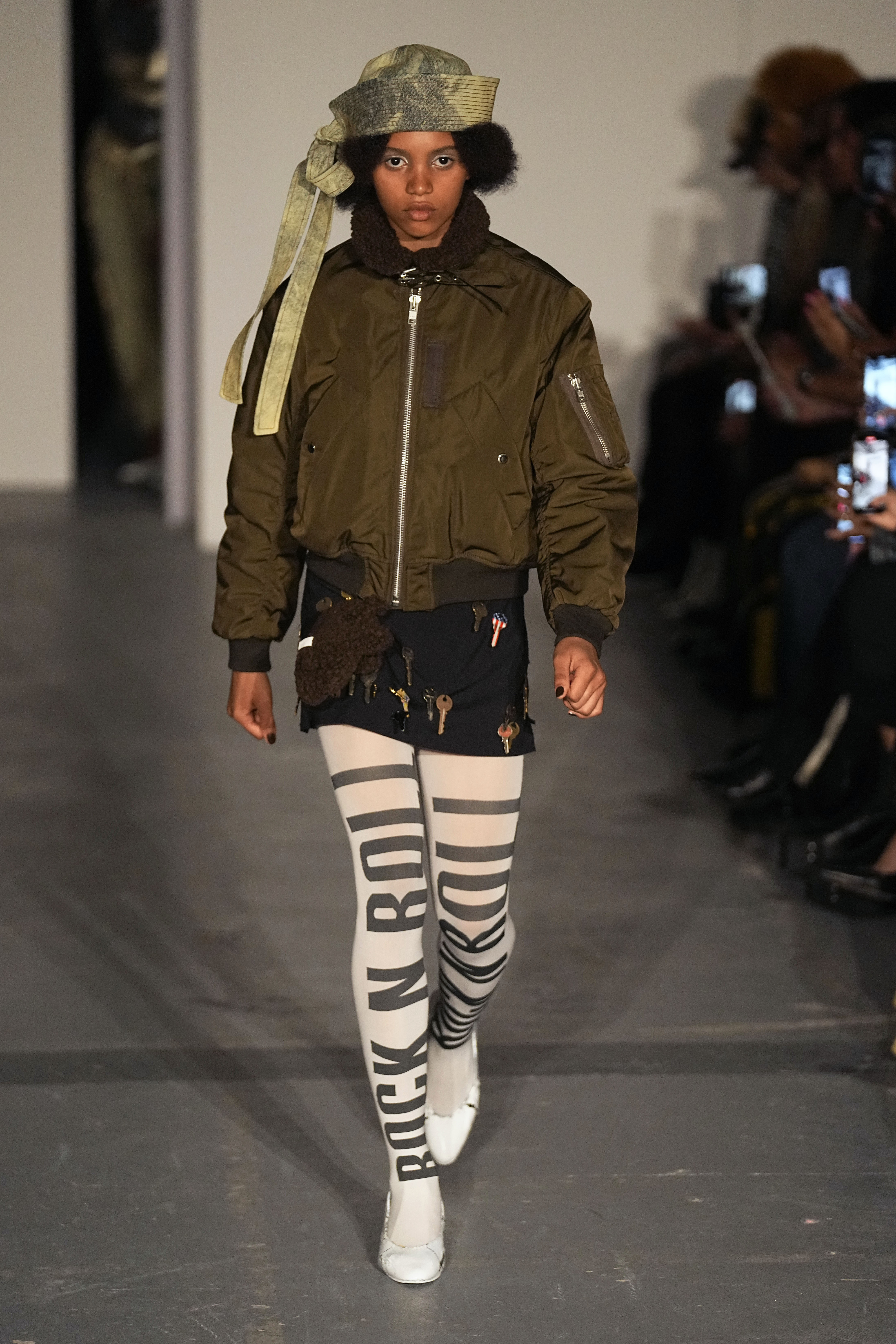 巴黎时装秀2023秋冬成衣,巴黎时装秀薄款系叛逆时装