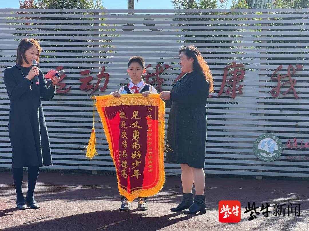 危急关头他镇住了所有大人11岁镇江小学生“教科书式”急救中暑老人