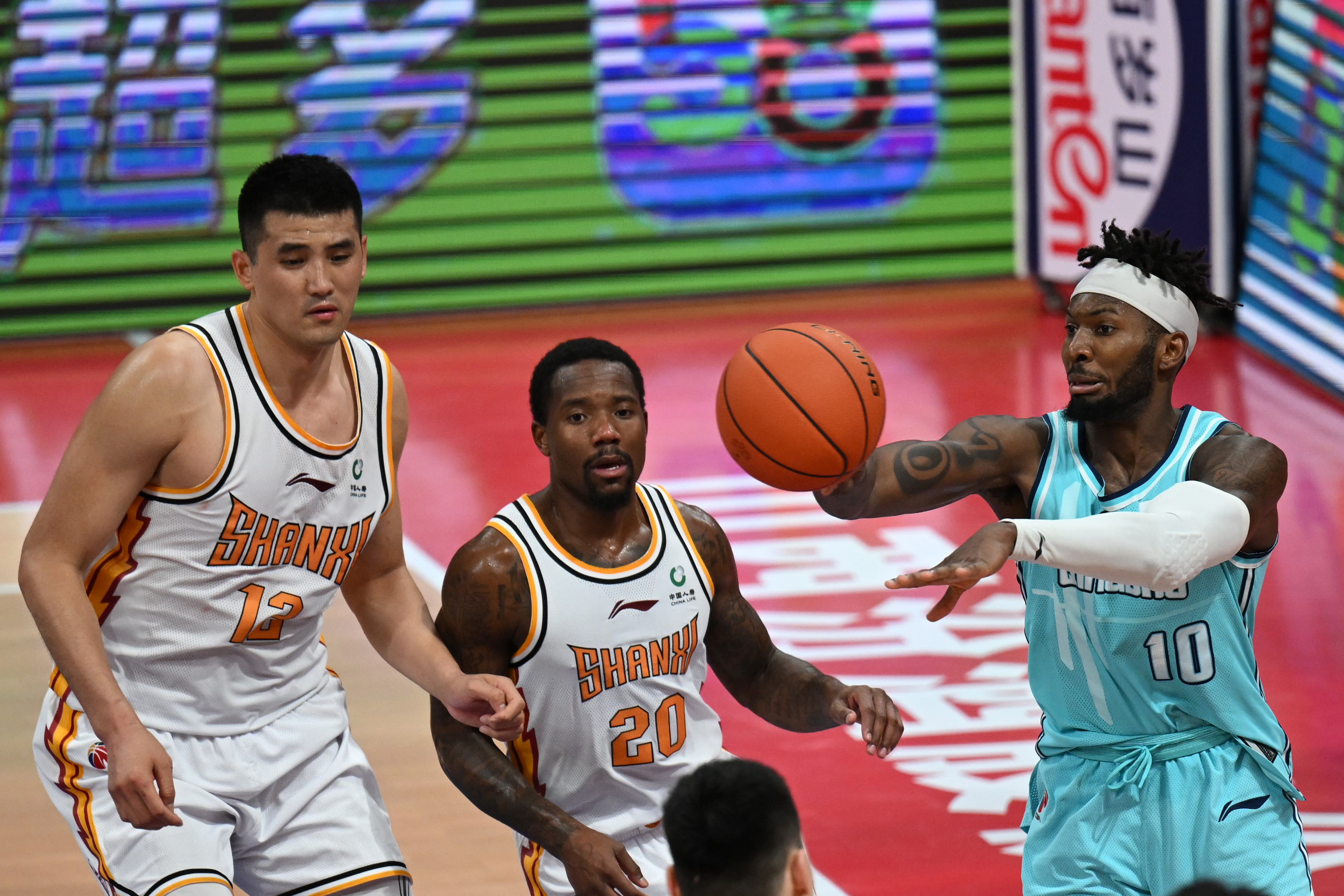 两战34分末节上演个人秀,北大魔王再进化,他给大学生球员树标杆