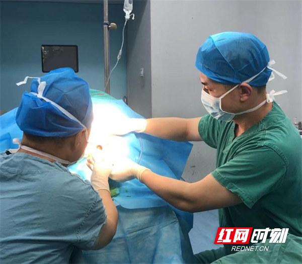 臀部长了一个硬疙瘩去医院哪个科,屁股边长了个肉疙瘩手术