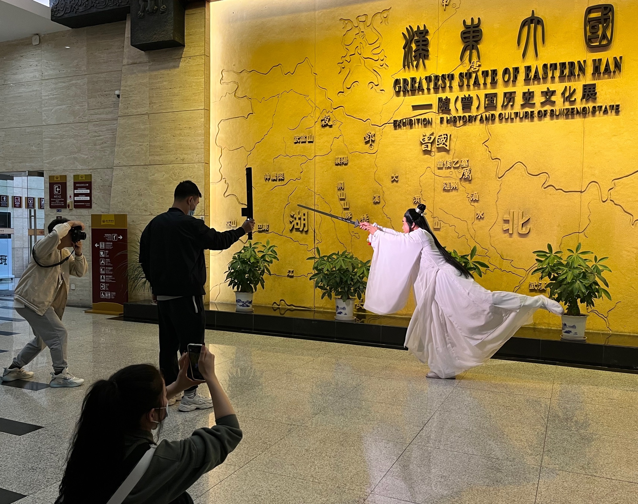 文旅局长被吐槽像“如花”：女儿刷到视频“喜死了”，妻子称看上他不是因为长相