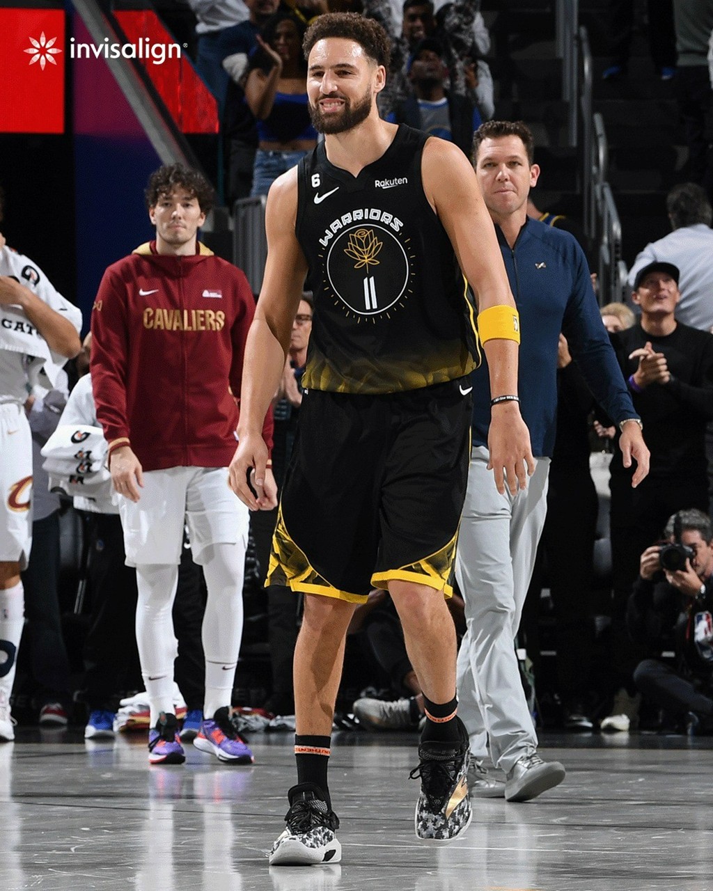 人傻了！尼克斯xKITH正式发布！两万观众一人送一件……