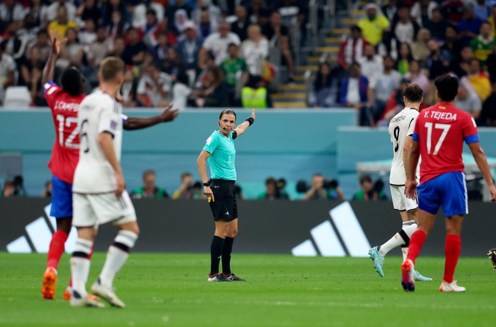 亚洲杯历史首位女主裁,第一位女性足球裁判