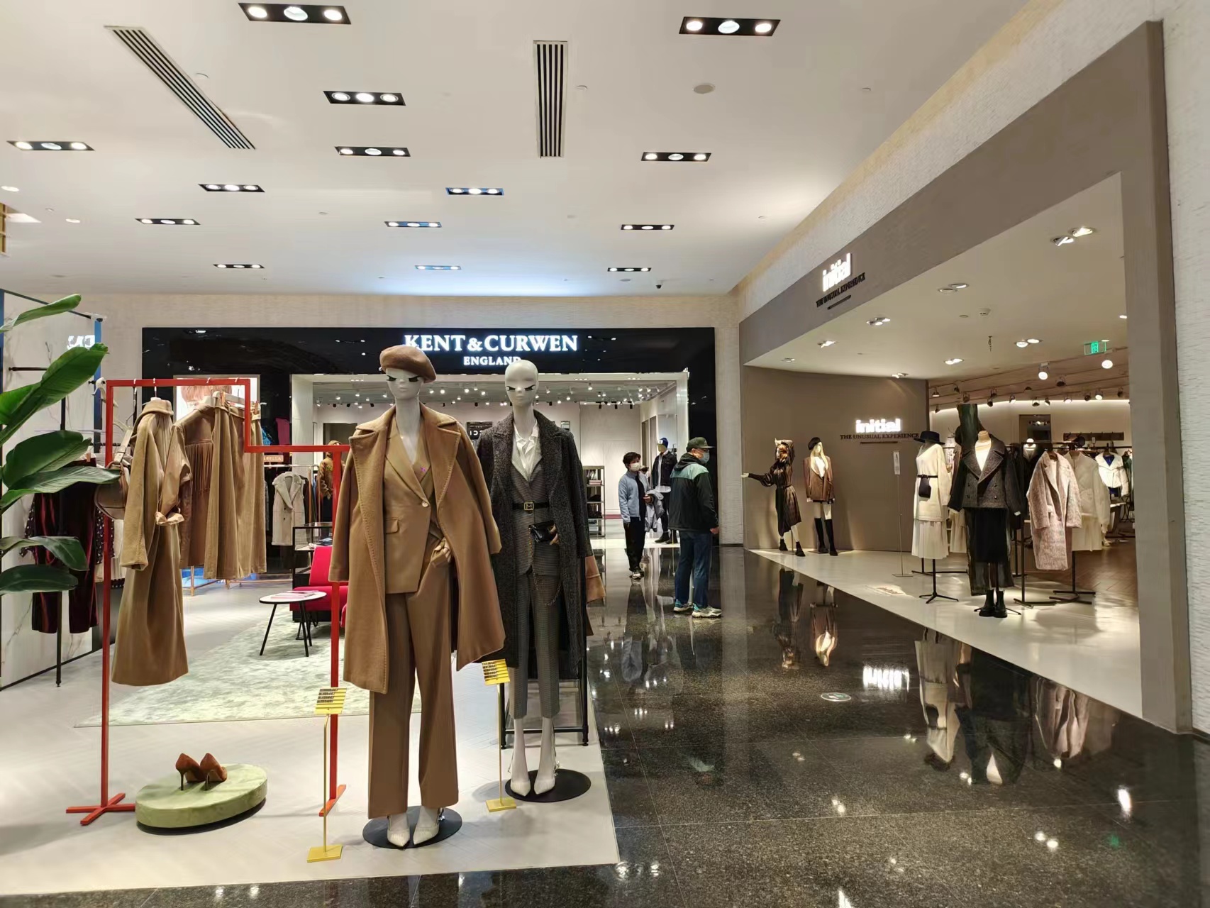 气温降销售旺羽绒服成流行新趋势,气温下降羽绒服市场进入旺销时节