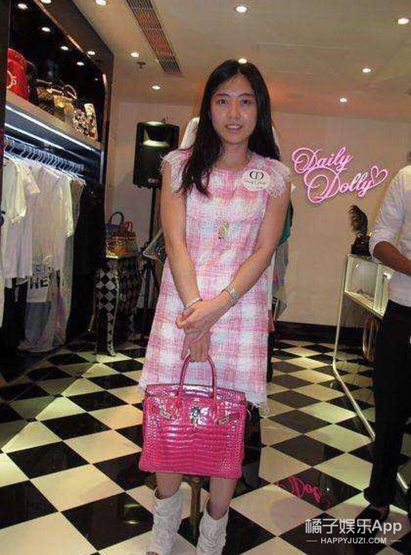 香港女首富甘比晒新照,香港女首富甘比今昔照片对比