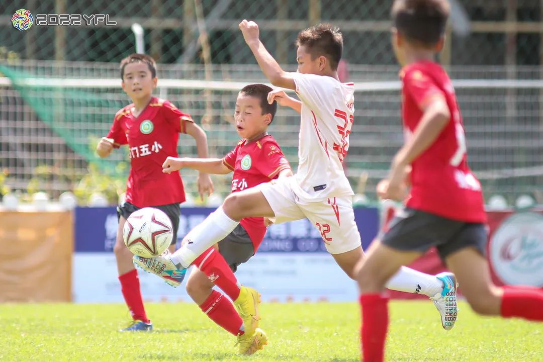 代表中国出战国际决赛的小男孩,中国足球小将集结出征西班牙