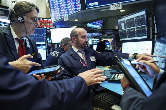 早盘美股维持涨势道指涨逾300点,早盘美股继续下滑道指跌逾140点