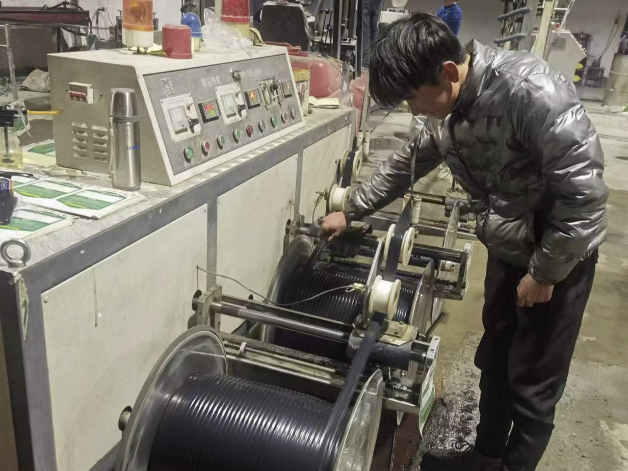 库尔勒滴灌带拉环三通厂家,库尔勒祥润滴灌带加工厂