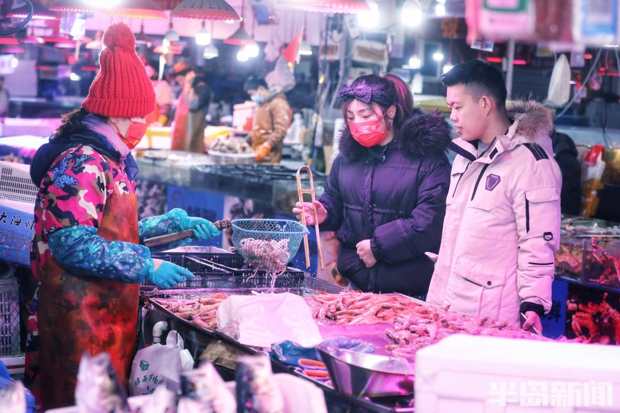 进入腊月门，“快递春运”海鲜唱主角！商家：高档海鲜遇“冷”，平价货更受欢迎