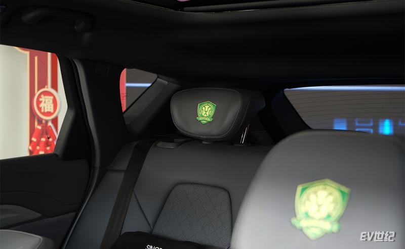 性能不变但细节拉满到店体验极狐阿尔法T国安版车型