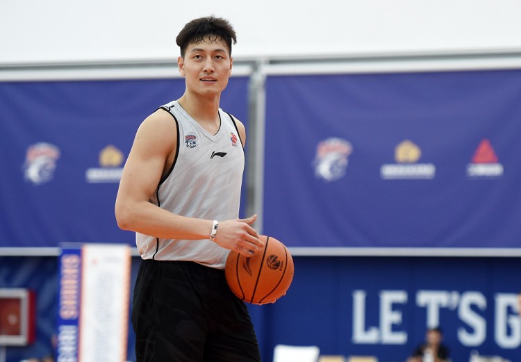 8位CBA状元今何在？一人仅得2分便退役两人新秀合同后顶薪续约