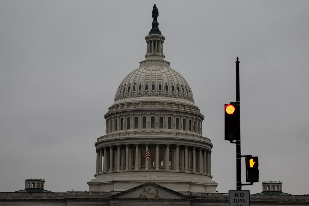 刷爆的信用卡,美国信用卡债务创新高