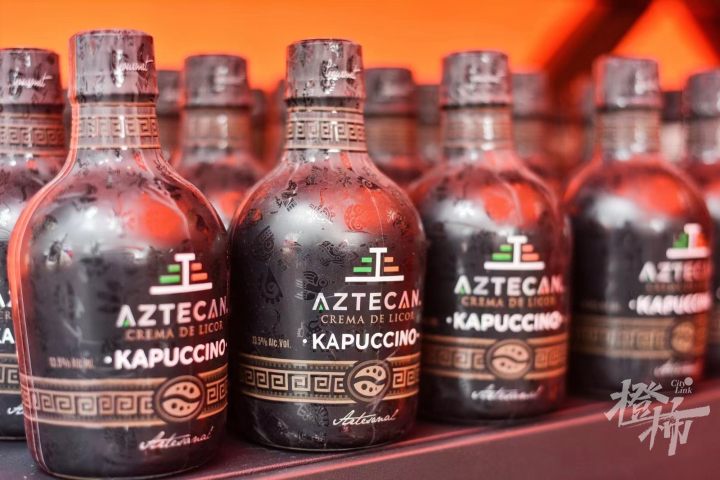 在武林路遇到泰国万金油，爱上英国海藻，进博会市集“有点东西”