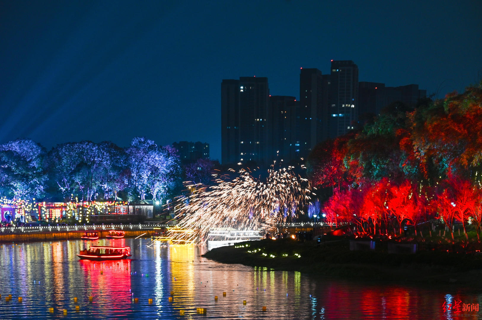带火的舞龙表演,春节大型舞龙灯