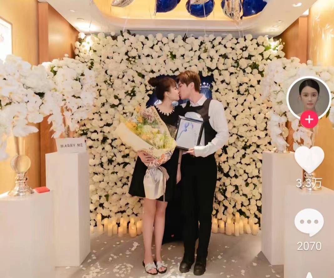 球球晒合照辟谣与未婚夫解除婚约,球球啥时候结婚了