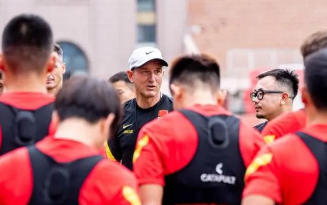 时隔一年再度集结，平均年龄仍然偏大是国足的硬伤吗？