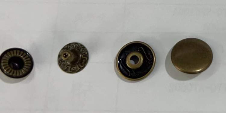 坚守上海人的持家有道，小小钮扣店开了40多年！阿姨妈妈说是“宝库”，主动多付钱希望能一直开下去|魔都宝藏小店⑦