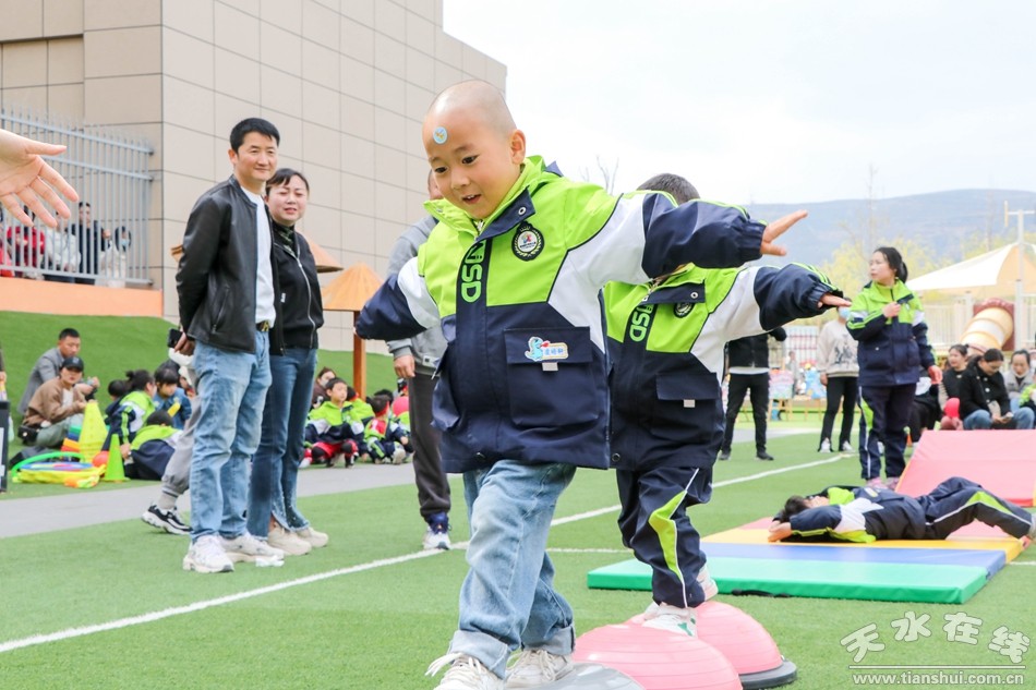 体能竞技展示幼儿园,幼儿园冬季运动会体能展示