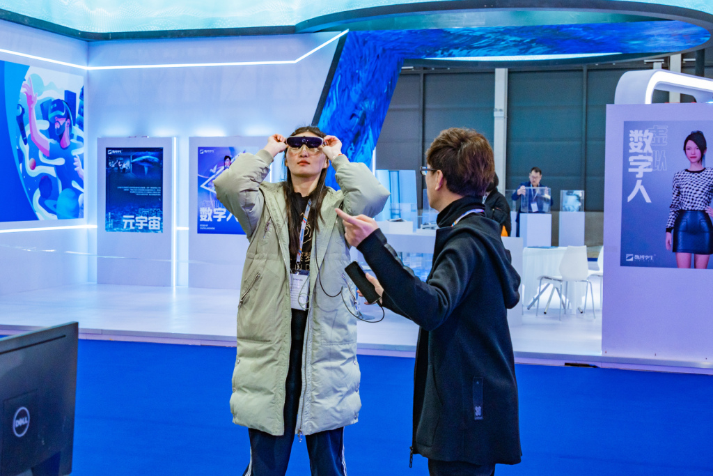众多“黑科技”亮相，沉浸式体验受追捧！记者探营2023青岛数字文化应用发展大会6大展馆