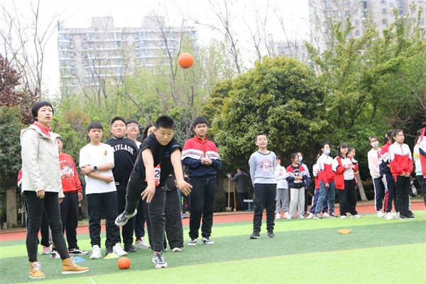 春季运动会总结和收获,运动会开幕式小学生快乐成长