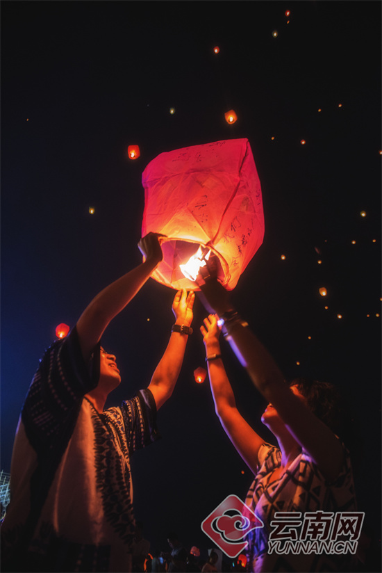 久违的一年一度泼水节,久违的泼水节